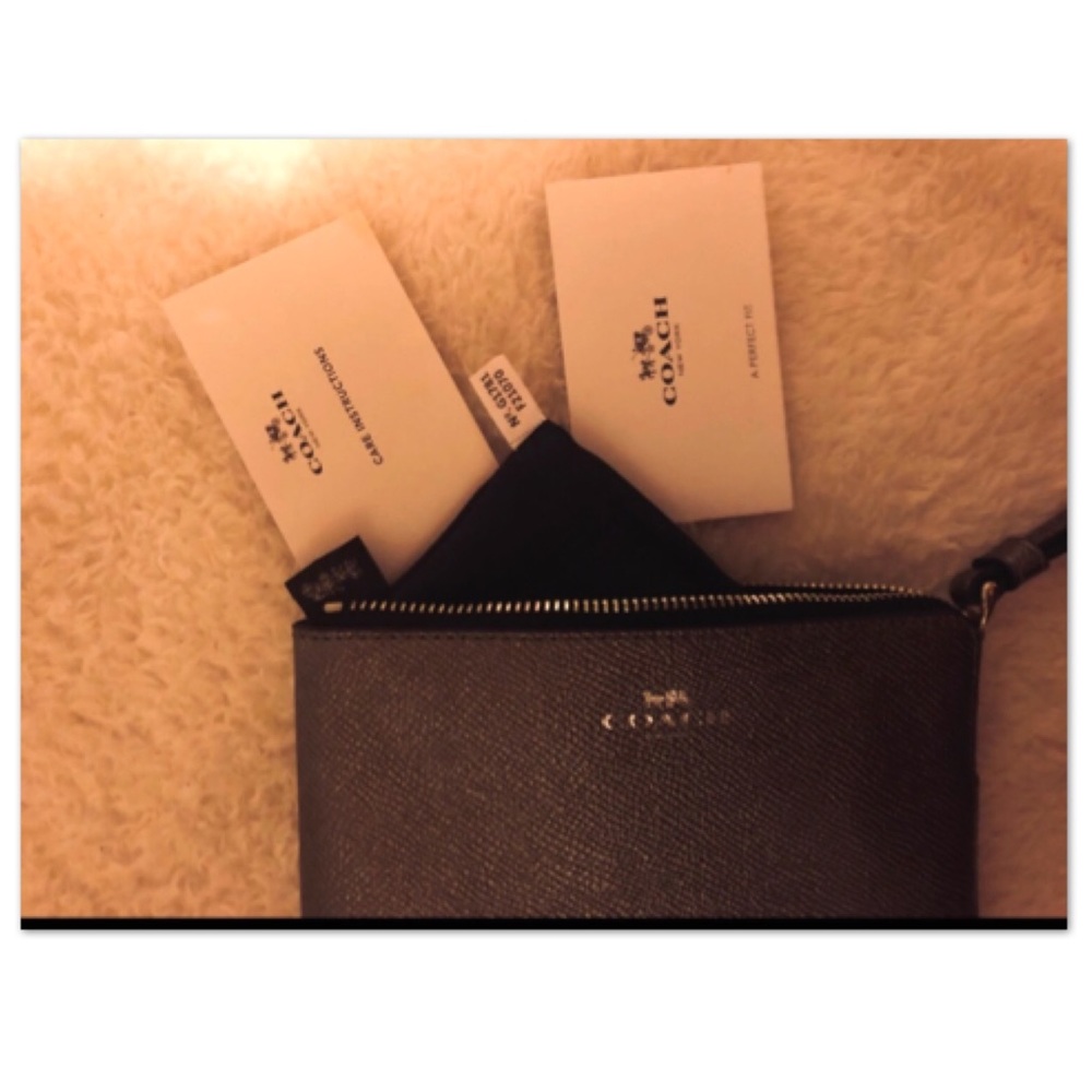 Small Original Coach Wristlet - Picture 3 of 3